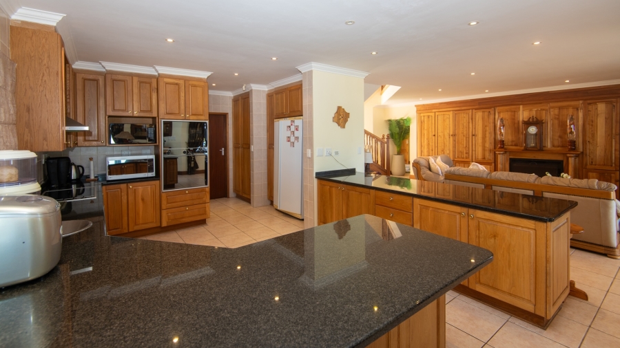 7 Bedroom Property for Sale in Outeniqua Strand Western Cape